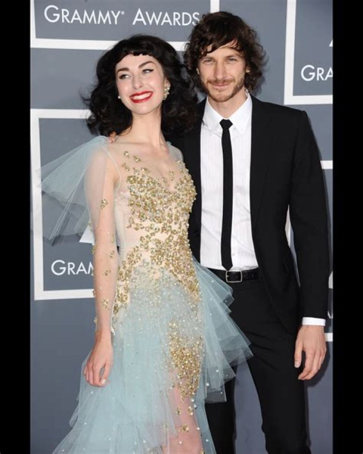 Is Grammy-Winning Singer Kimbra Married?