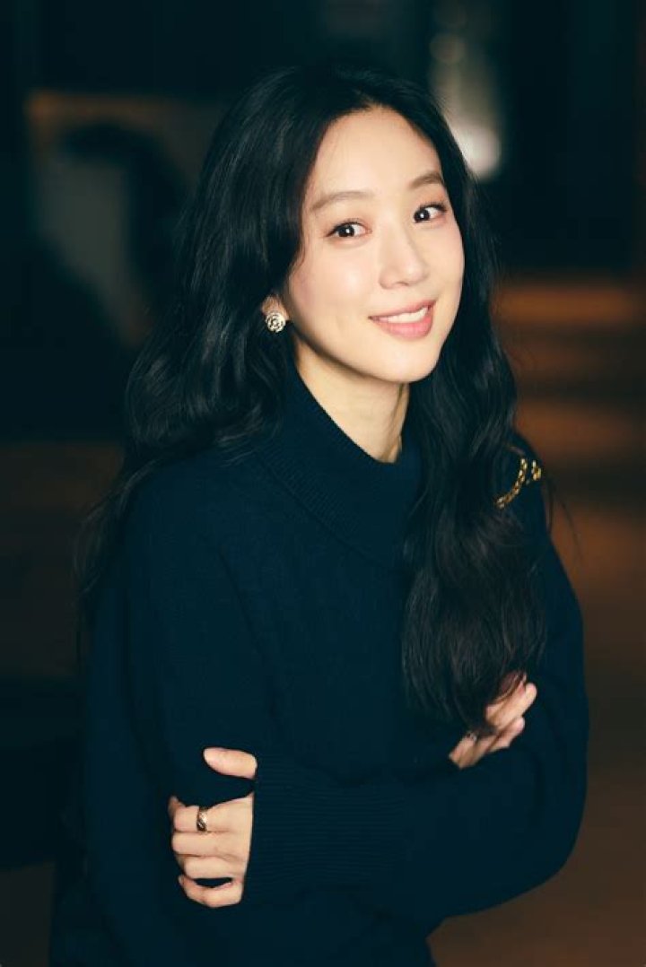 Jung Ryeo-Won's Dating Life Unveiled