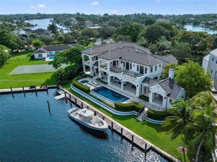 Kenny Chesney's Luxurious Waterfront Estate | Home Tour And Photos