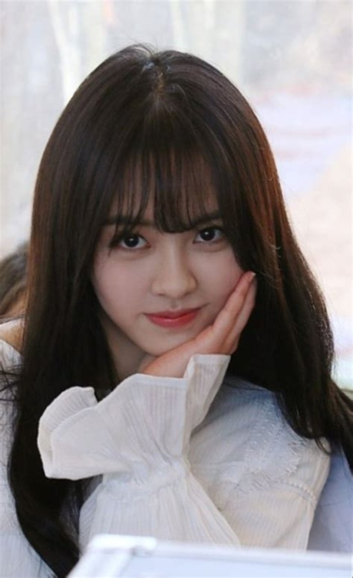 Kim So-hyun's Mesmerizing Legacy: A Captivating Tale Of Beauty