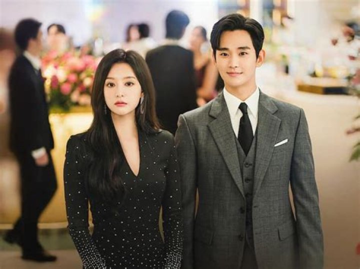 Kim Soo-hyun And Kim Ji-won: A Starlit Love Affair